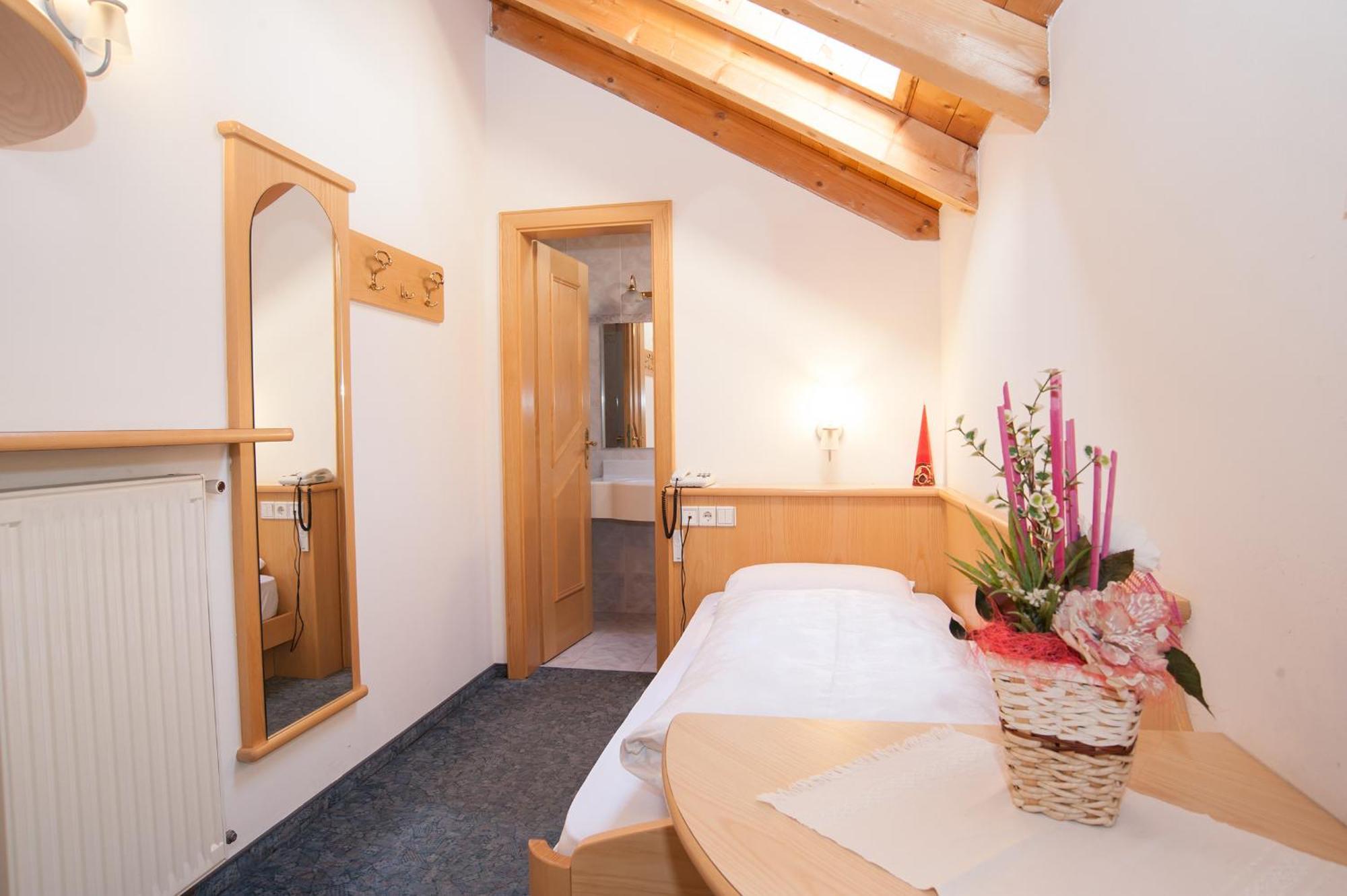 Hotel Vernel Santa Cristina Val Gardena Стая снимка
