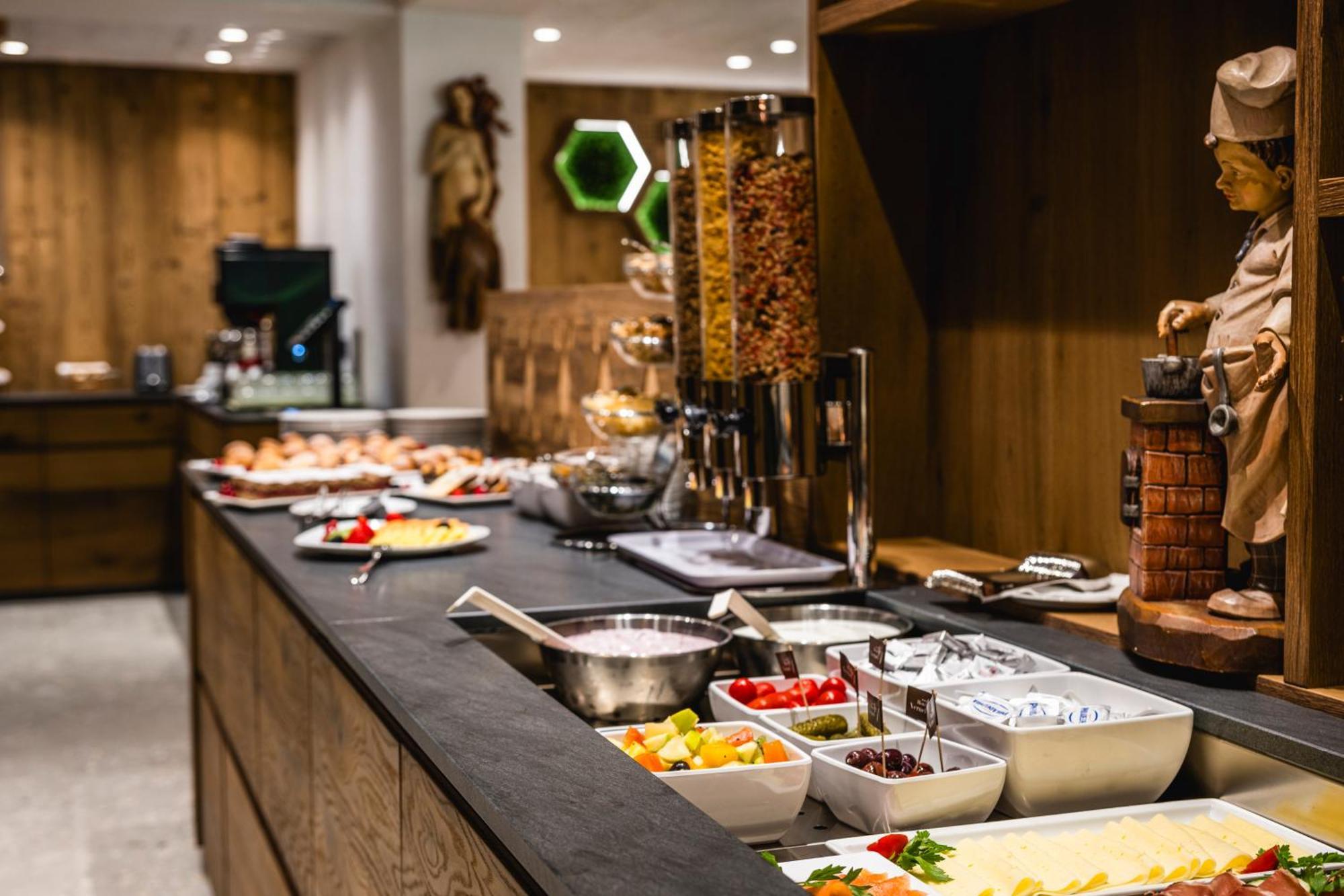 Hotel Vernel Santa Cristina Val Gardena Екстериор снимка
