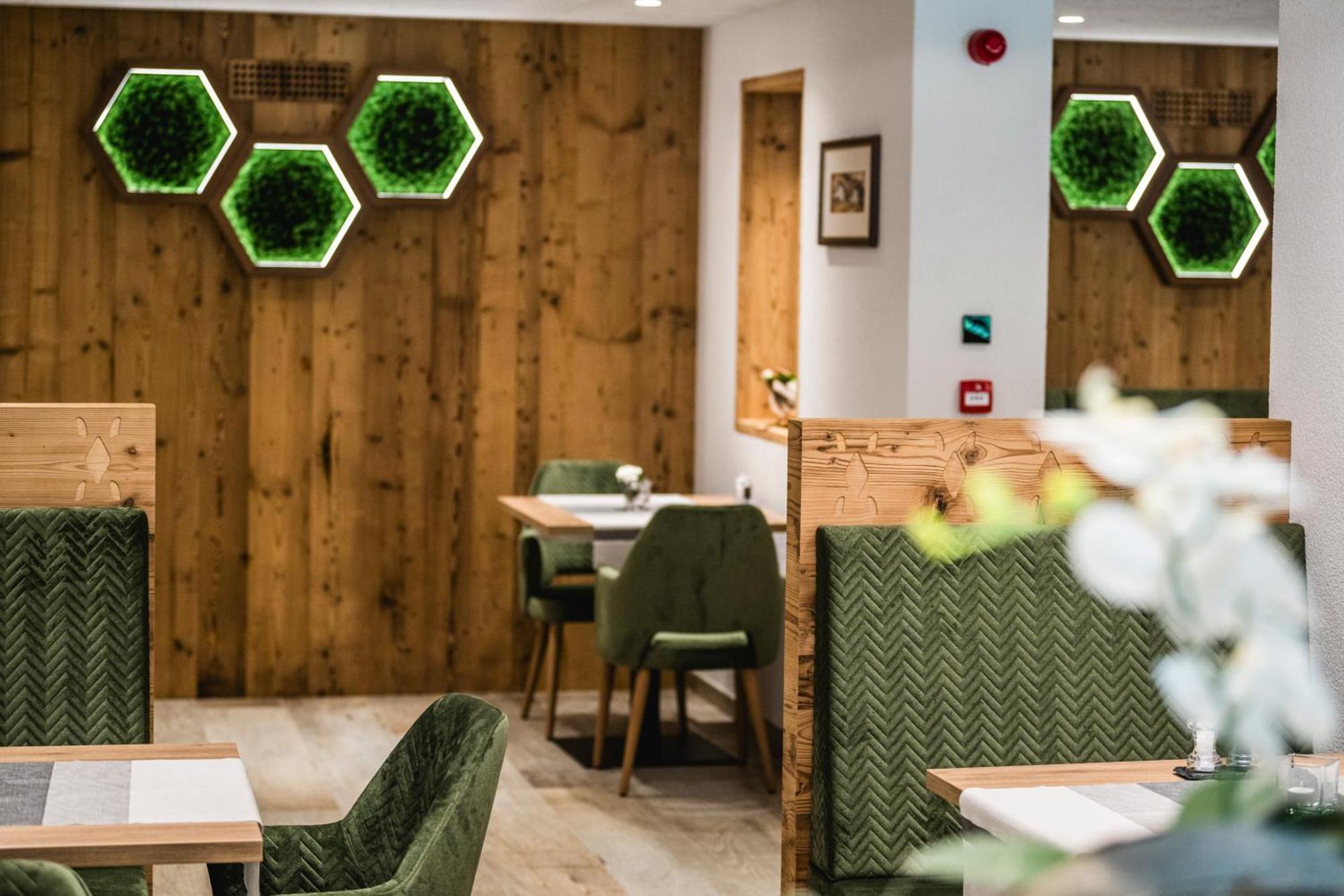 Hotel Vernel Santa Cristina Val Gardena Екстериор снимка