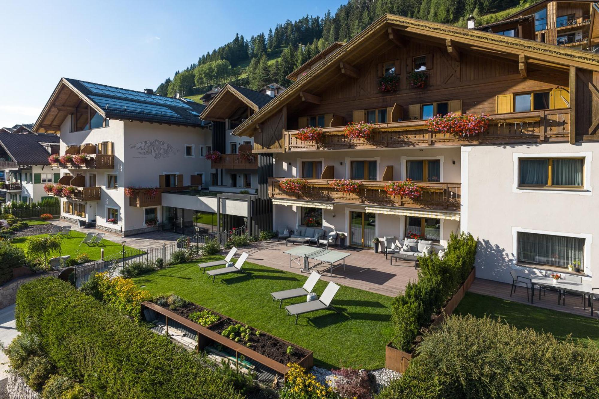 Hotel Vernel Santa Cristina Val Gardena Екстериор снимка