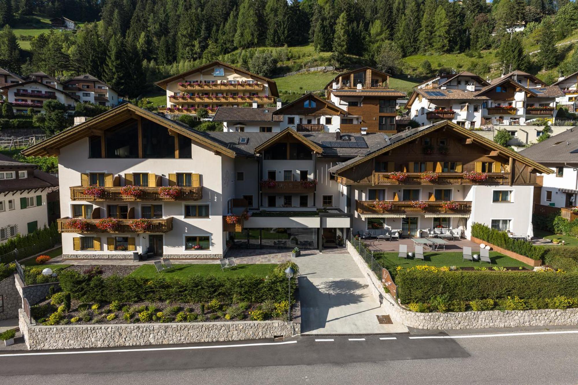 Hotel Vernel Santa Cristina Val Gardena Екстериор снимка